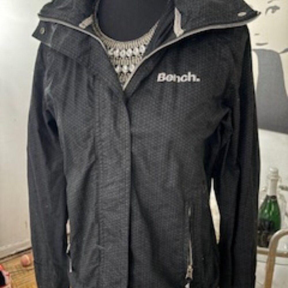 Bench light rain jacket